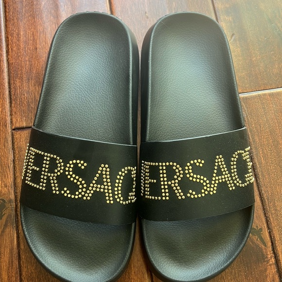 Versace STUDDED VERSACE LOGO pool slides size 40. Worn once almost perfect - Picture 3 of 5